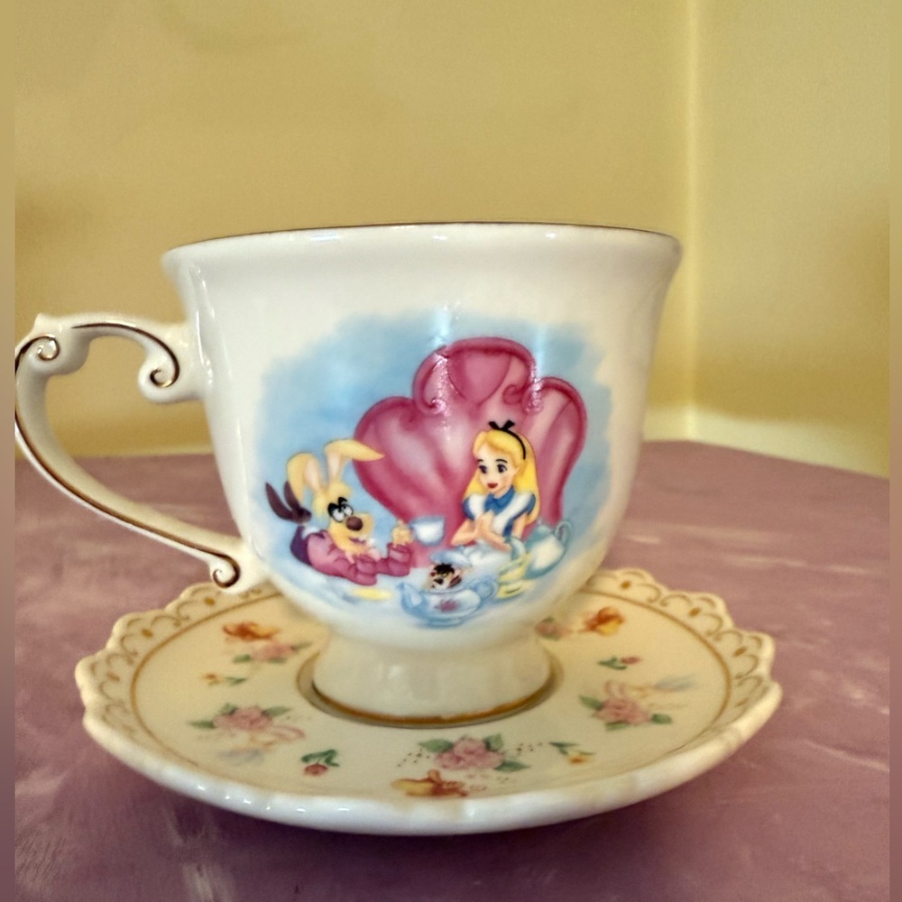 Disney Parks Alice in Womderland Tea Cup and Saucer